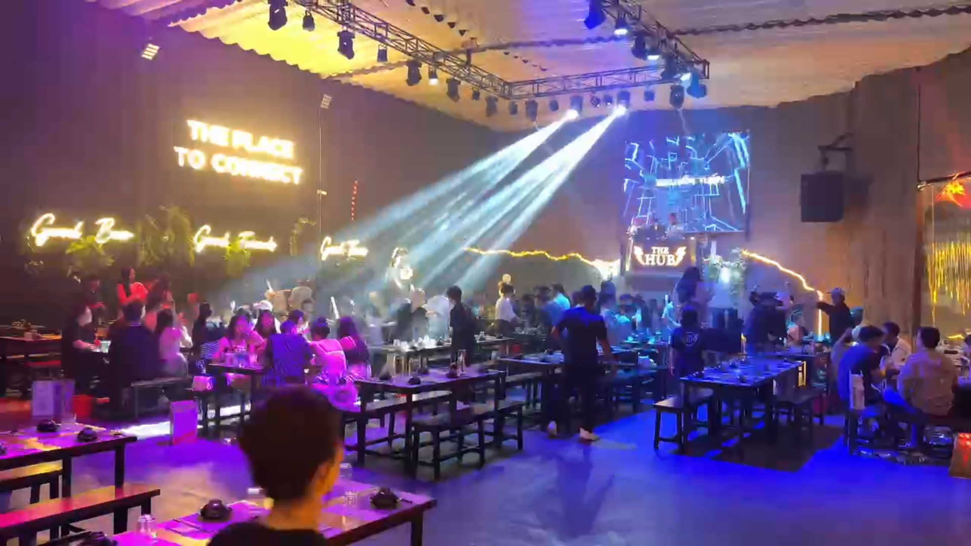 THAKI LIGHT CUNG CẤP HỆ THỐNG ÁNH SÁNG TẠI THE HUB – ĐÀ LẠT