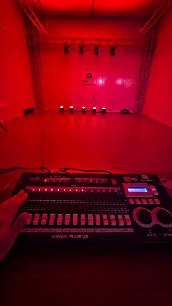 Combo ánh sáng 5 Parled 20x12W 1 bàn dmx 256A - Thaki Light