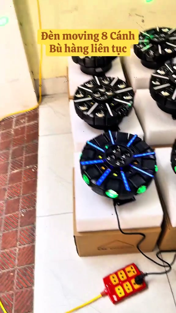Đèn moving 8 cánh bù hàng liên tục cho anh em chơi tết - Thaki Light