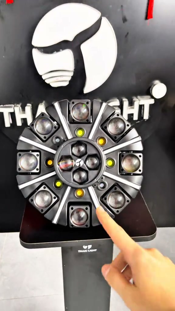 Đèn moving 8 Cánh Thaki Light