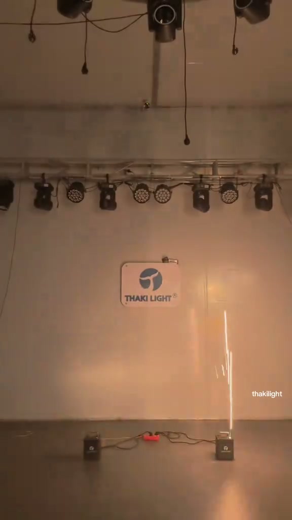 Hiệu Ứng Phun Tia Thực Tế Của Máy Tạo Pháo Điện Thaki S500 - Thaki Light