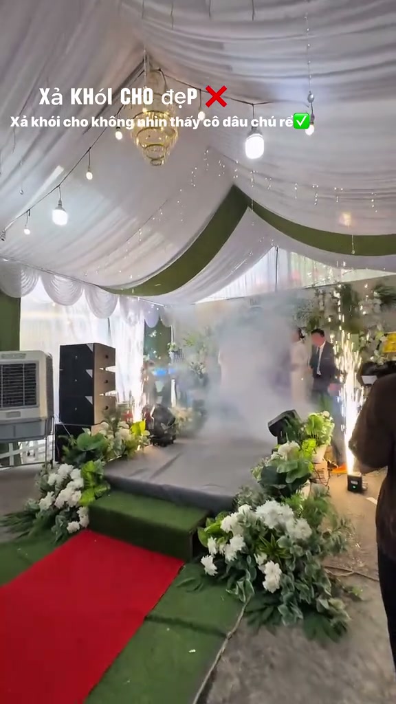 Khách hàng nhà thaki light thật vui tính khi đi làm show