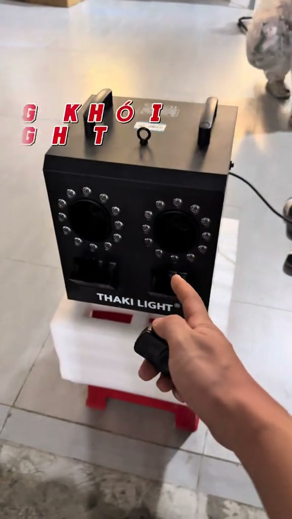 Máy bong bóng khói nhà em về hàng rất nhiều nha các bác - Thaki Light