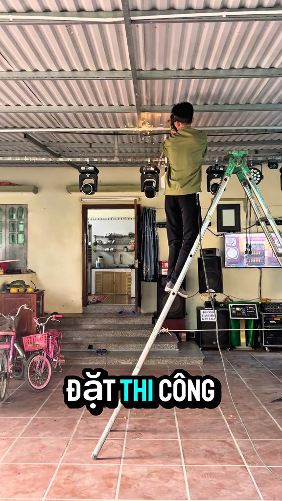 Mọi người cùng xem và trải nghiệm ánh sáng sân khấu nhà thaki light nha
